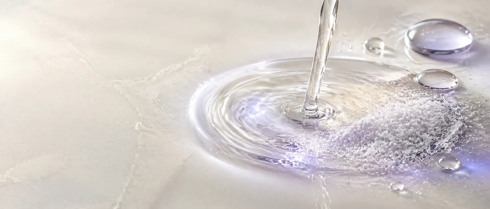 Citicoline powder dissolving in water